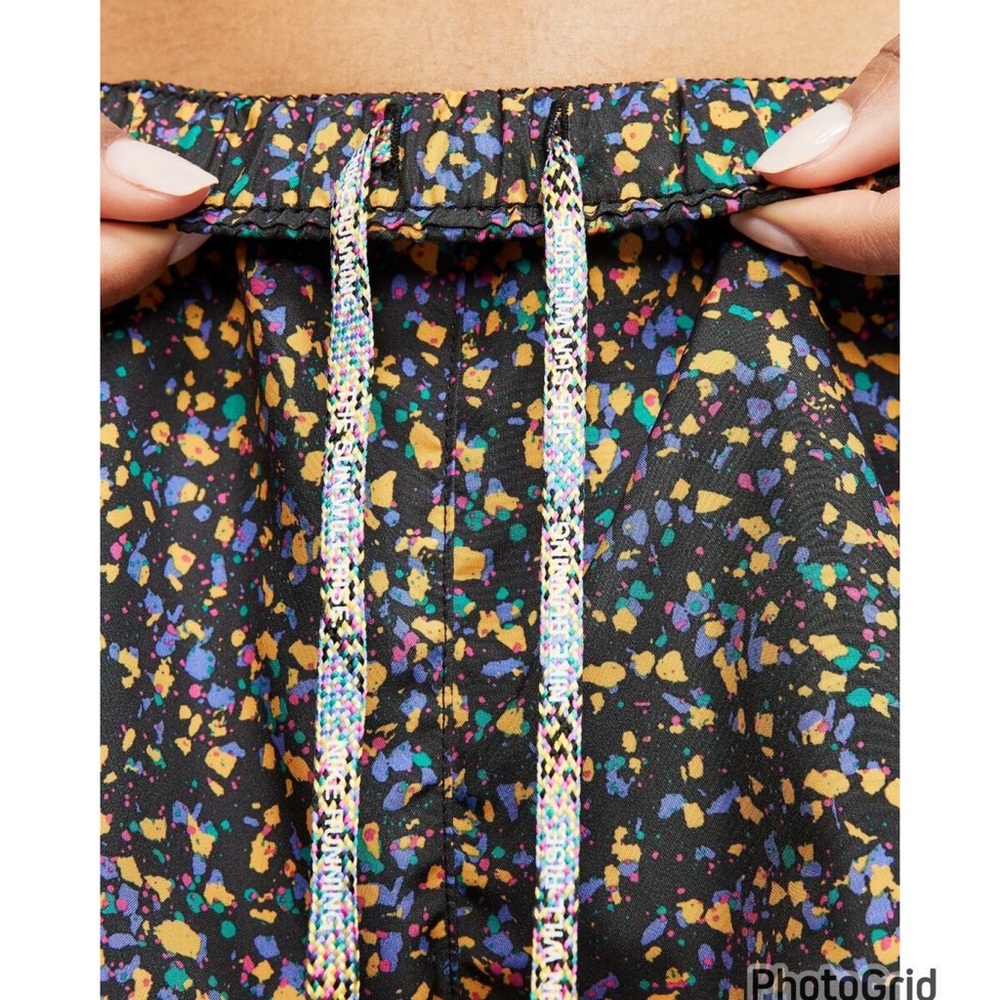 Shorts - Picture 5 of 8